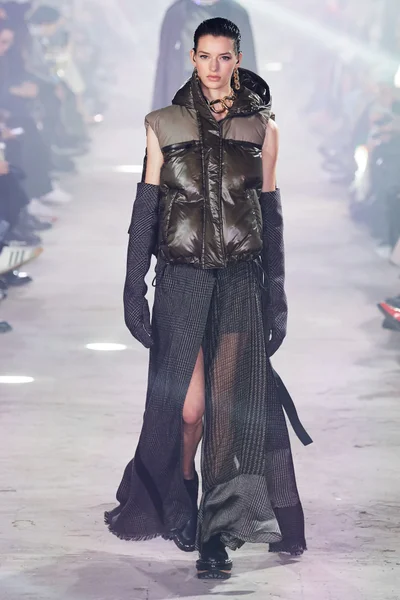 Look 15